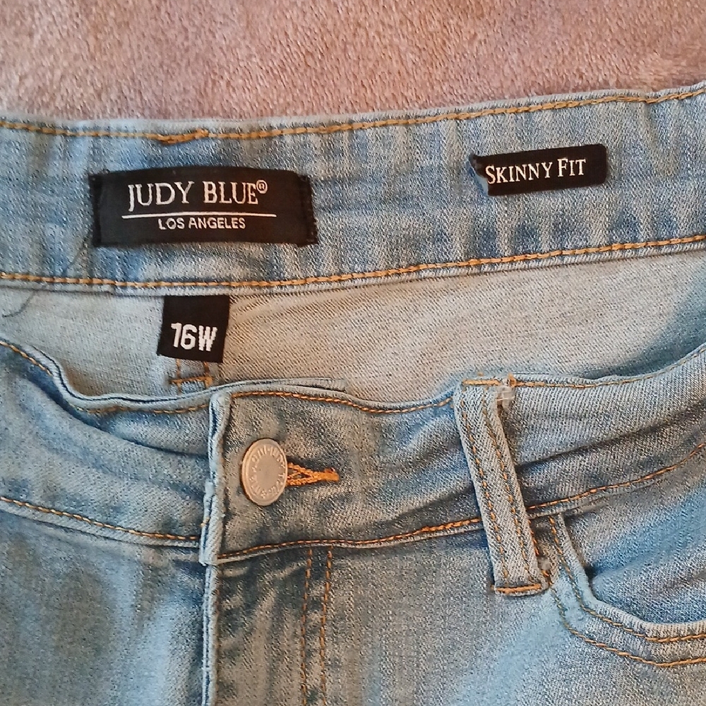 Judy Blue Distressed Skinny Fit Light Blue Capri Jeans Women's 16W - Picture 3 of 7